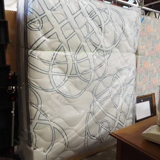 Sleepyhead Balance Mayfair king bed base, mattress