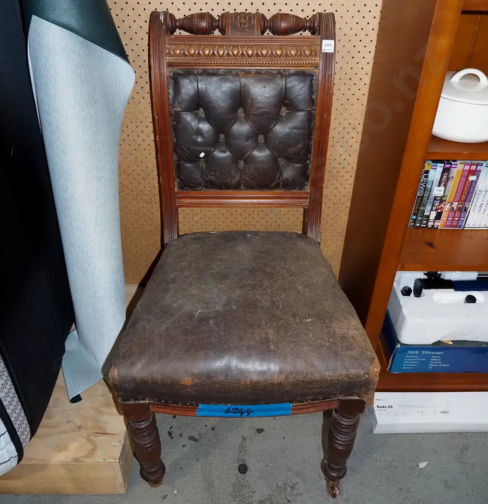 Victorian leather upholstered deep butttoned hall chair -needs attention Image 1++