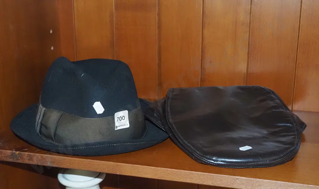 gents Stenson hat, leather cap Image 1++