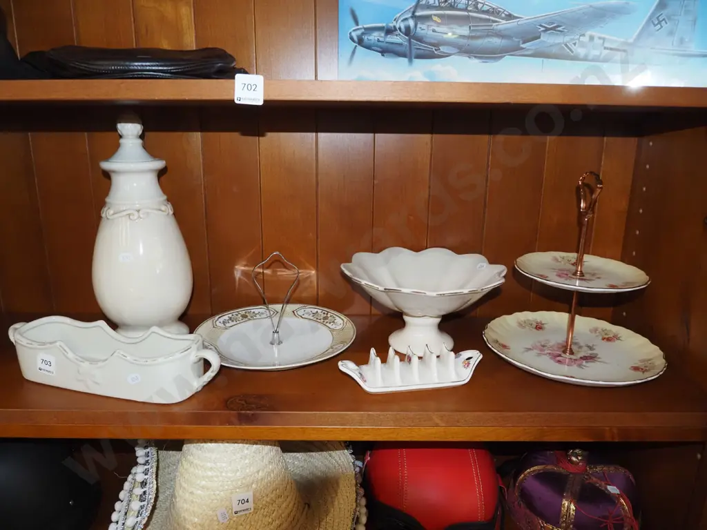 shelf; cake plates, vases, comports etc Image 1++