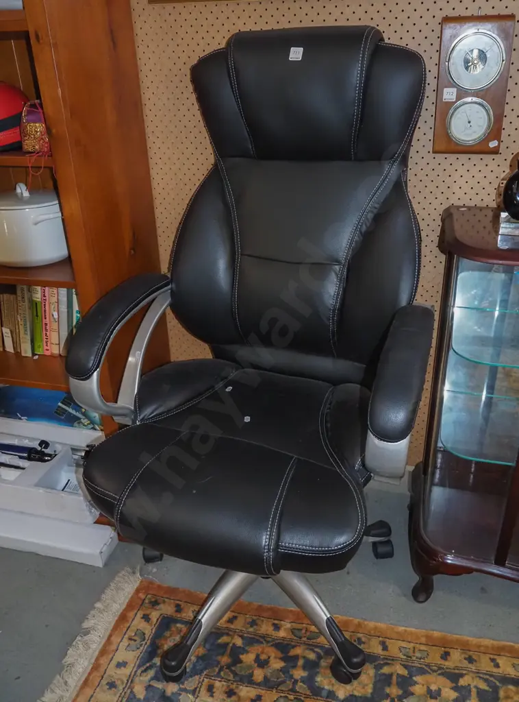 black vinyl office chair Image 1++