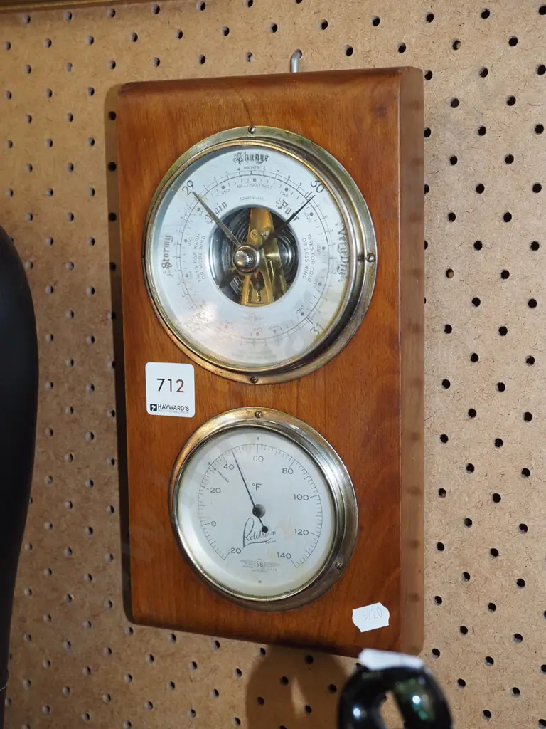 wood cased barometer/thermometer Image 1++