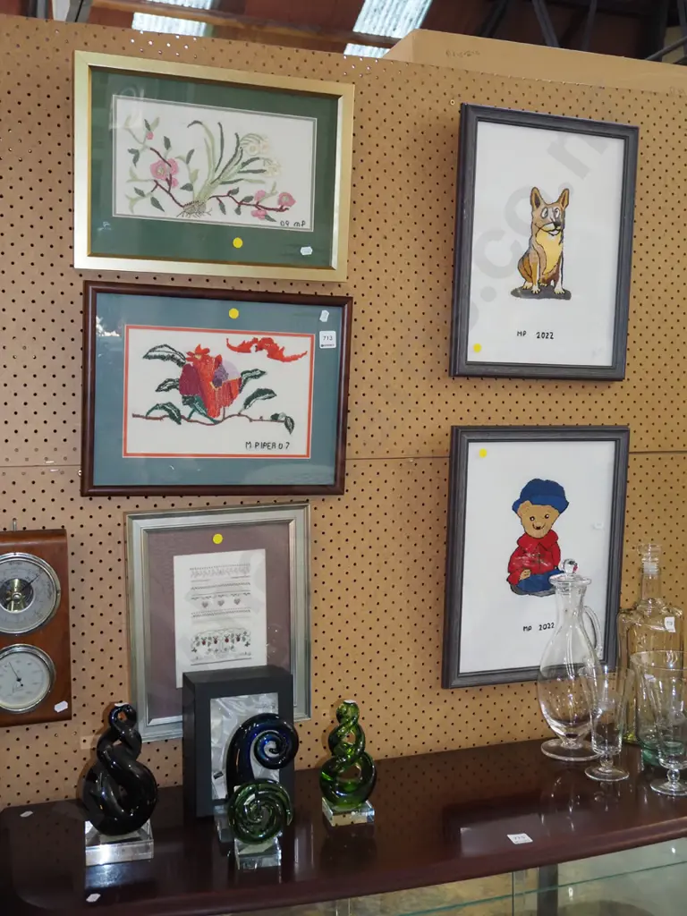 4x framed needleworks - yellow dots Image 1++