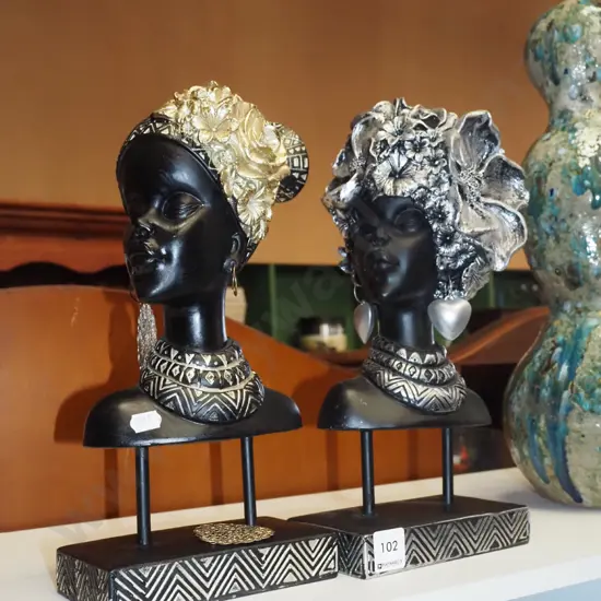 2x composite female heads on stands H-320