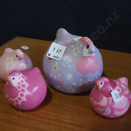 4x hand painted happy hens