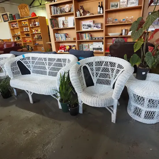 4x piece cane patio suite - 2x seater settee, 2x singles, table