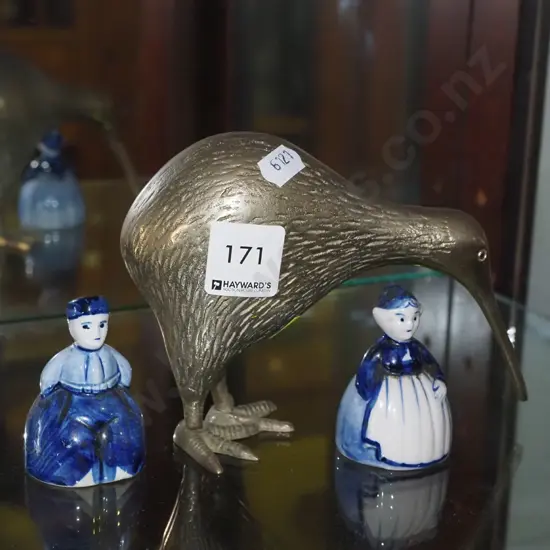 brass kiwi, 2x delft figurines H-120