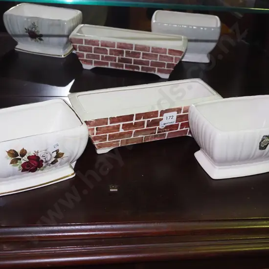 2x vases, 1 other vase