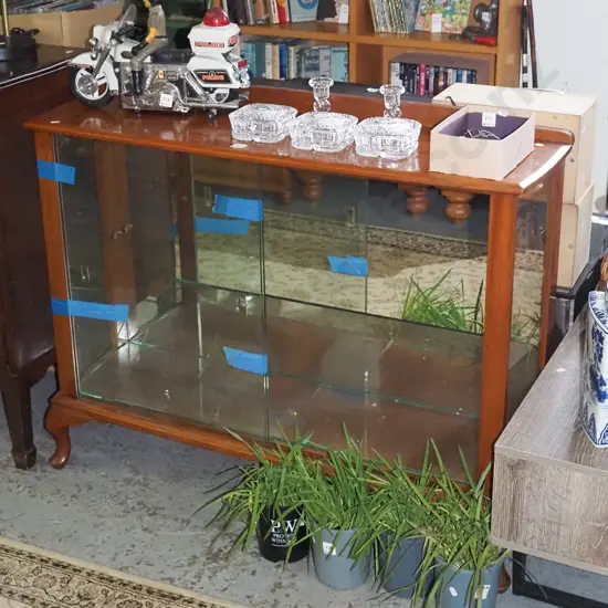 mid-century cab leg china cabinet - good condition H-850 W-1060 D-310