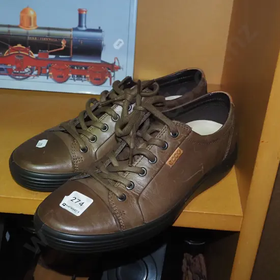 pair of Ecco brown leather shoes - size unknown