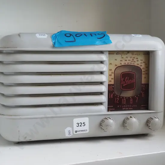 vintage La Gloria plastic cased mantle radio