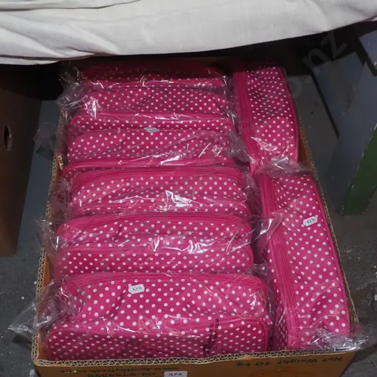 box; as-new sets of 3 pink and white polka dot toilet bags