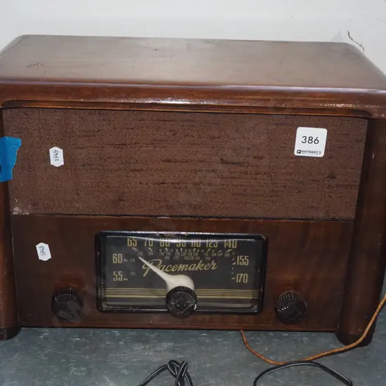 vintage wood cased Pacemaker valve radio - As Is No Returns