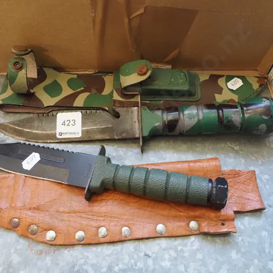 2x knives and sheaths