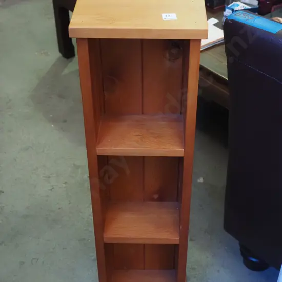 solid rimu bookcase H-830 