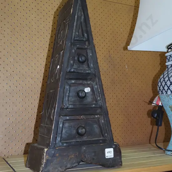 rustic pyramid shaped 3 drawer chest H-500