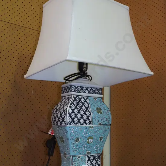 large ceramic based table lamp H-720