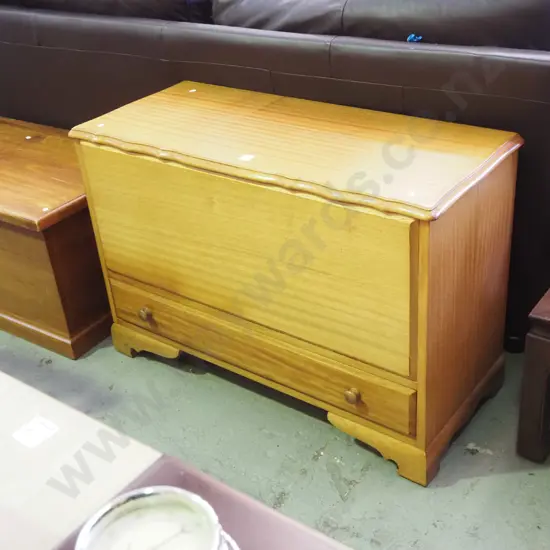 mahogany blanket box with single drawer H-650 W-945 D-400