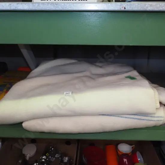 2x large white woollen blankets