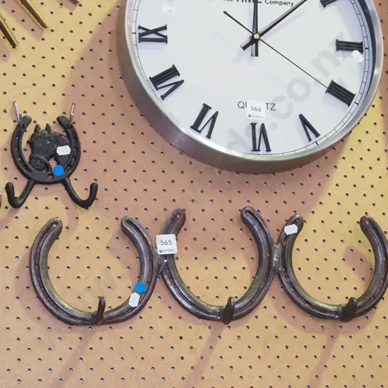 2x horse shoe themed coat hooks
