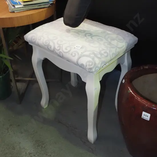 cab leg stool