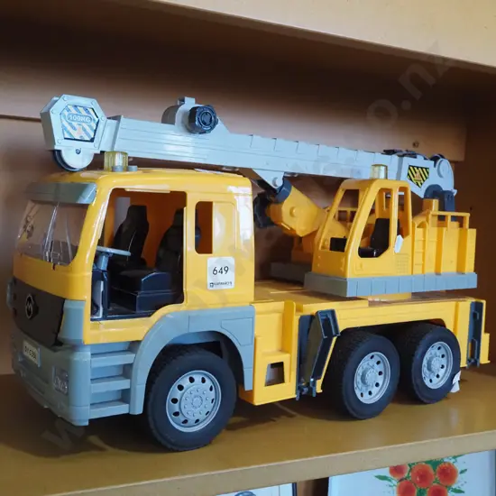 child's toy crane truck - missing doors, crack to windscreen L-490