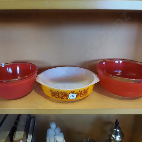 retro pyrex baking dish, 2x bowls