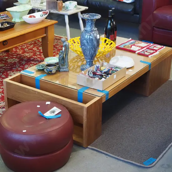 contemporary solid wood and mdf veneer coffee table with glass top, single drawer and magazine rack 