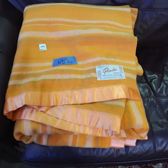 2x orange Onehunga Princess blankets