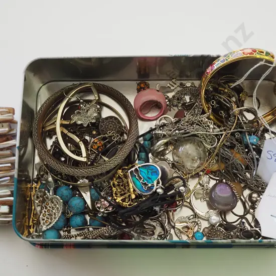 tray of costume jewellery; brooches, necklaces etc