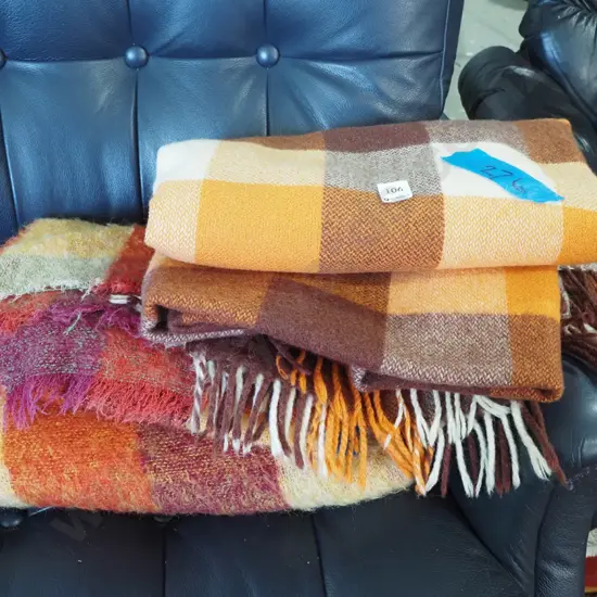 2x checked woollen blankets