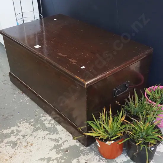 antique kauri wooden chest H-360 - varnish needs attention