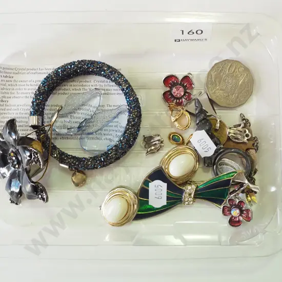 tray; coins, brooches, bangle etc