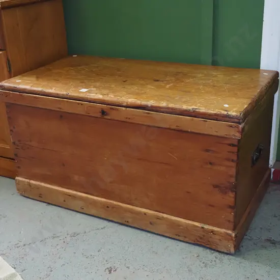 vintage rimu woodworkers chest H-490 W-540 D-480