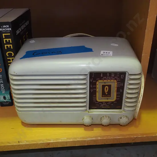 retro Philco mantle radio