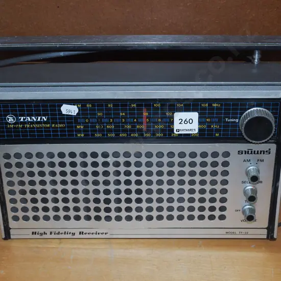 Tanin AM/FM transistor radio