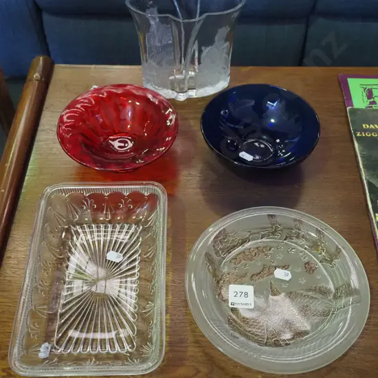 glass vase, coloured bowls, 2x decorative dishes