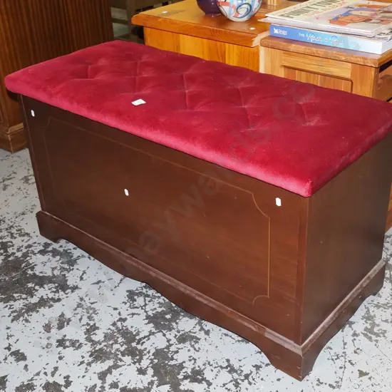 red velvet deep buttoned blanket box