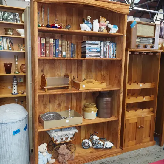 oregon adjustable bookcase - varnish needs attention H-1810 W-1070 D-310