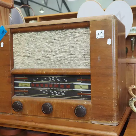 vintage Cromwell valve radio