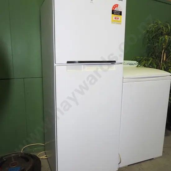Samsung fridge/freezer H-1550 W-570 D-600
