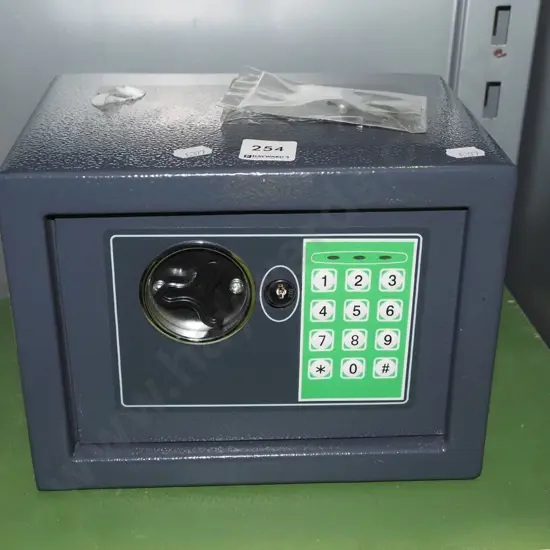 digital safe - key in office (no safe code)