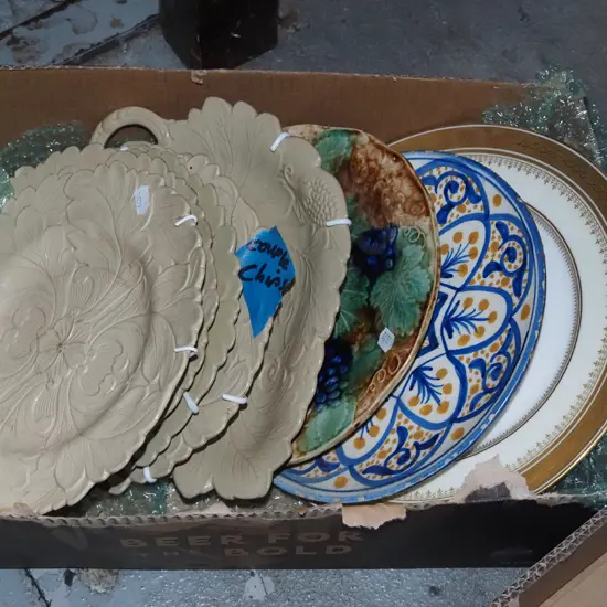 box; various wall and cabinet plates- chips etc