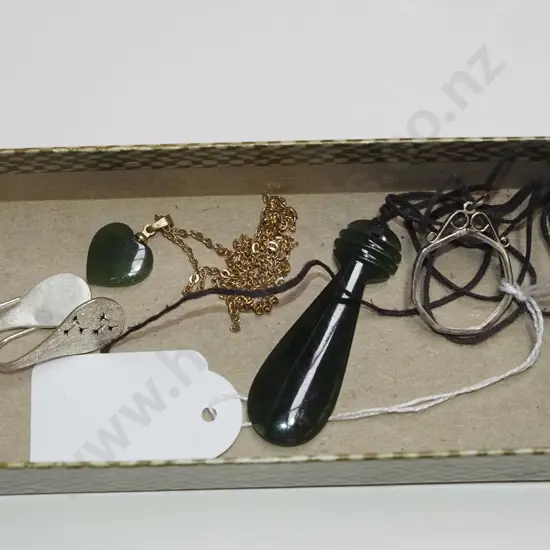 small tray of pendants, rings, earrings