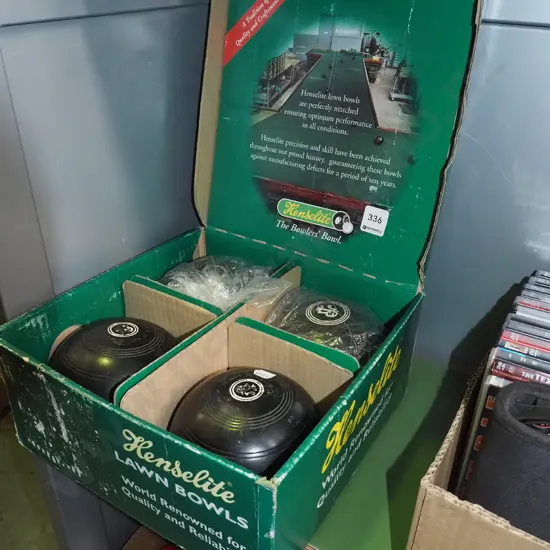 4x Henselite lawn bowls