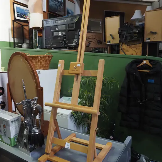 small artist's easel H-920