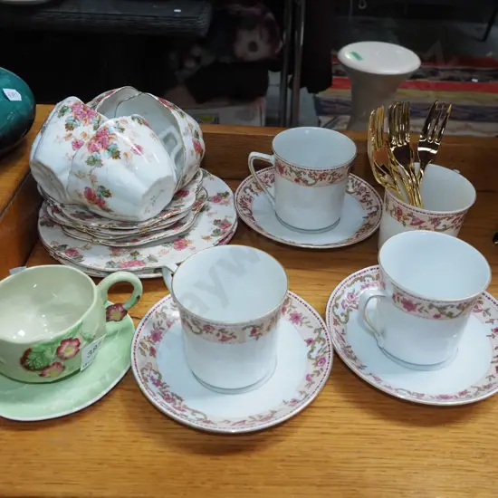 golden cake forks, cups, saucers, 4x trios, Carlton ware primula creamer