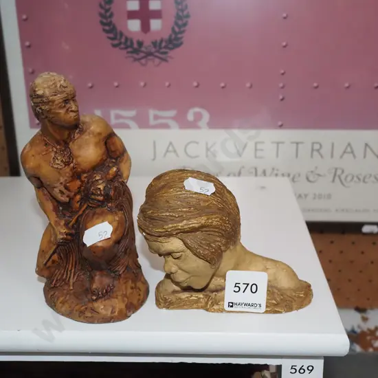 2x composite figurines