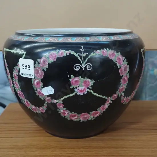 black and pink rose jardiniere - crack