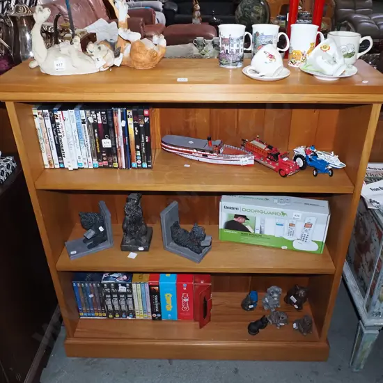 solid rimu bookcase H-1060 W-985 D-250